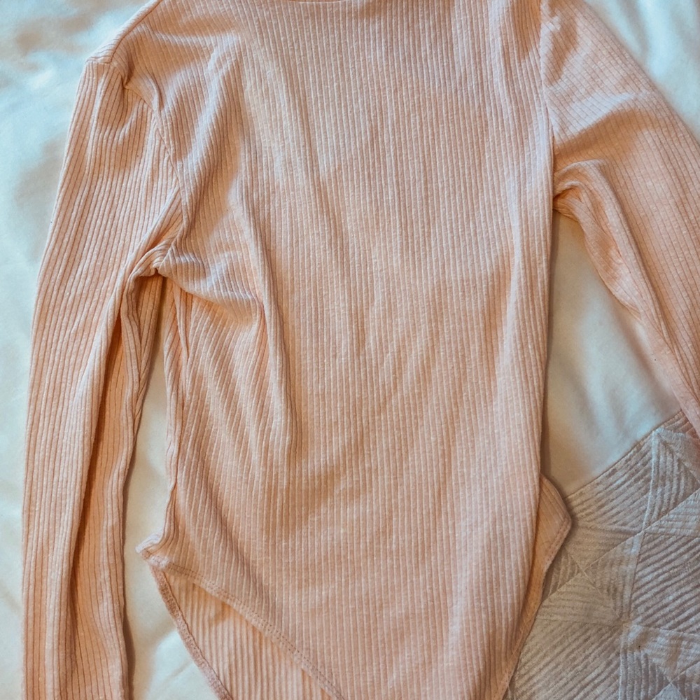 Light Pink Ribbed Keyhole Bodysuit - Picture 2 of 5